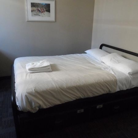 Base Brisbane Embassy Hostel Buitenkant foto