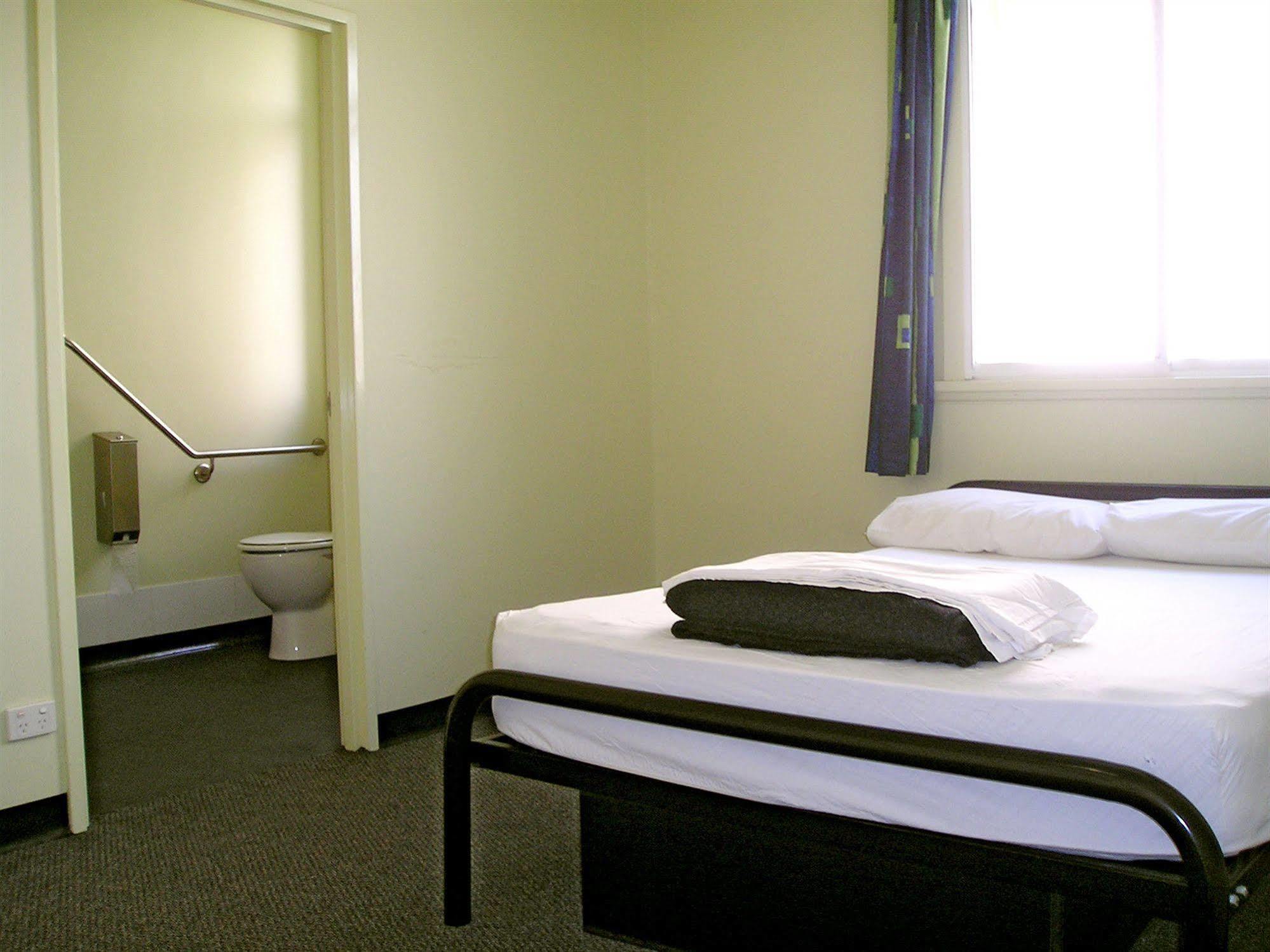 Base Brisbane Embassy Hostel Buitenkant foto