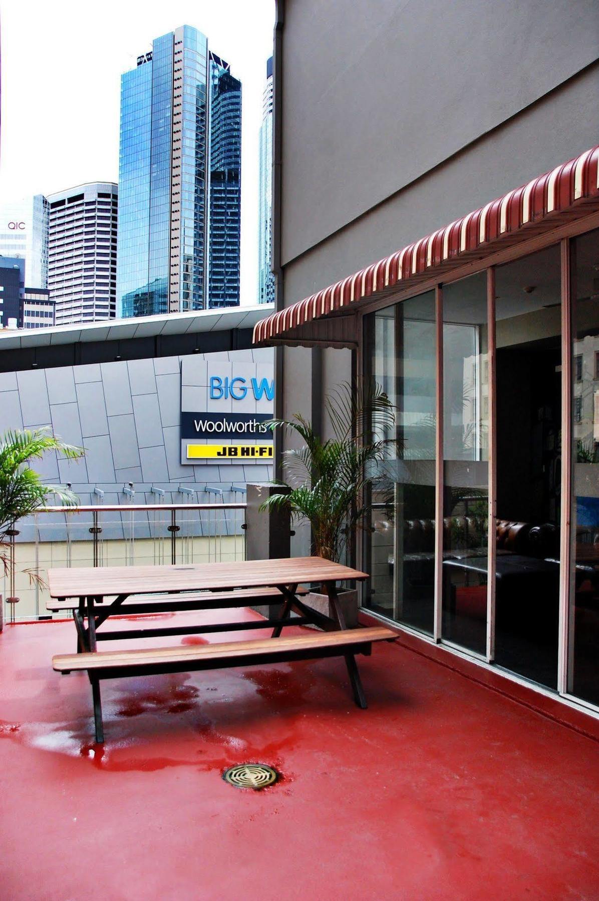 Base Brisbane Embassy Hostel Buitenkant foto
