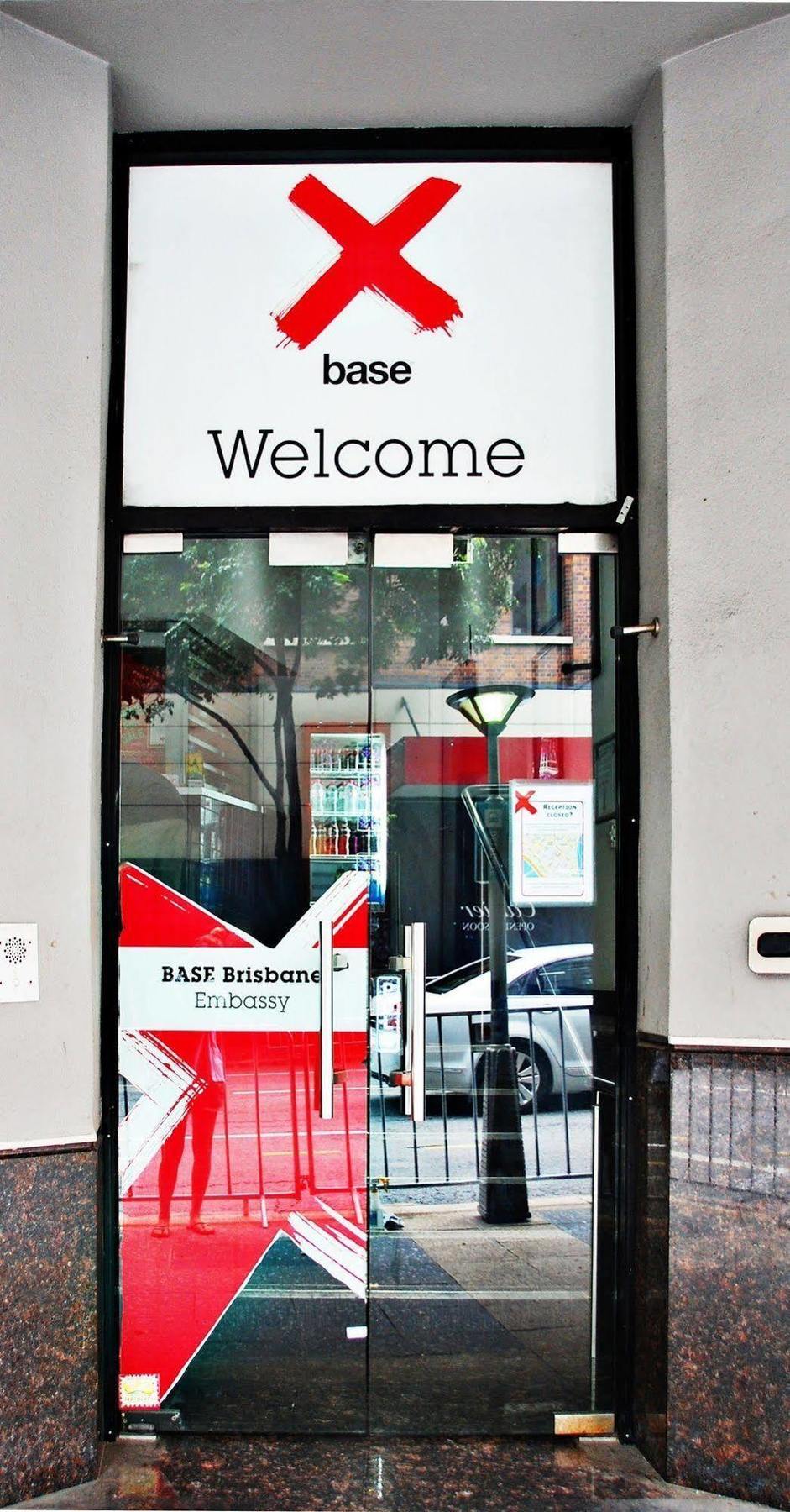 Base Brisbane Embassy Hostel Buitenkant foto